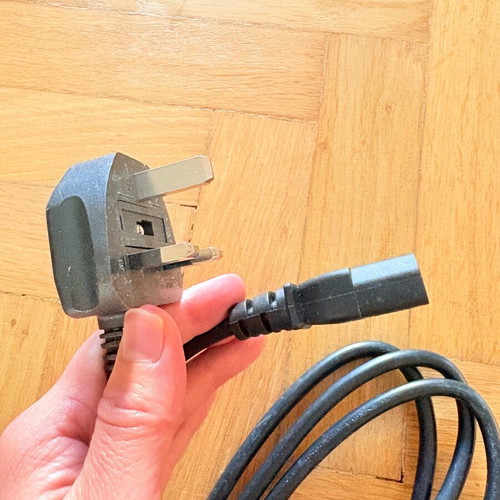 Power cable Type G to IEC C13 Foxconn like new, 1.8m length