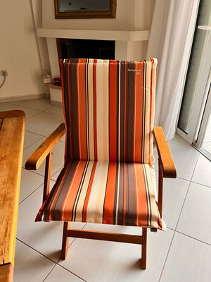 Σετ τραπεζαρίας εξωτερικού χώρου και 6 πτυσσόμενες πολυθρόνες από ξύλο TEAK σαν καινούργιο