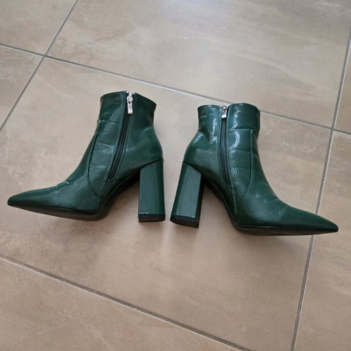 Green patent leather ankle boots like new, size 38