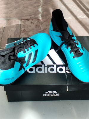 Adidas Predator παιδικά ποδοσφαιρικά παπούτσια καινούργια, μέγεθος 37, μαύρο-μπλε