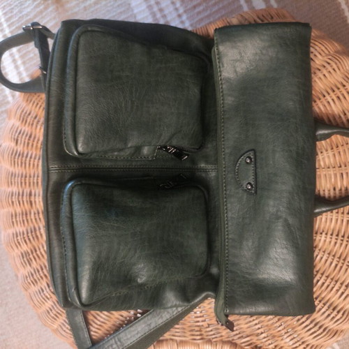 Limone backpack like new, spacious and lightweight, green