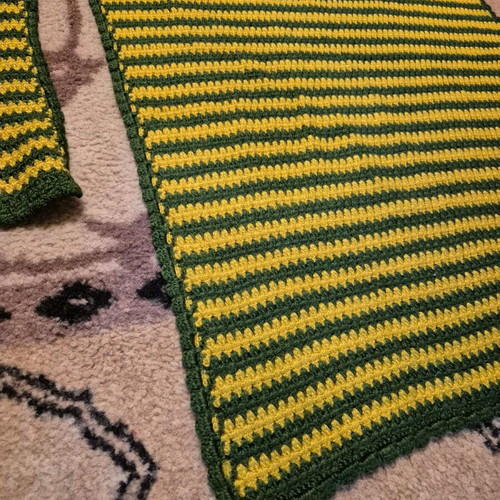 Handmade wool knitted rugs green and mustard, like new, set of 2