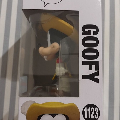Funko Pop Goofy 1123 Comic Con limited edition vinyl figure used, damaged box