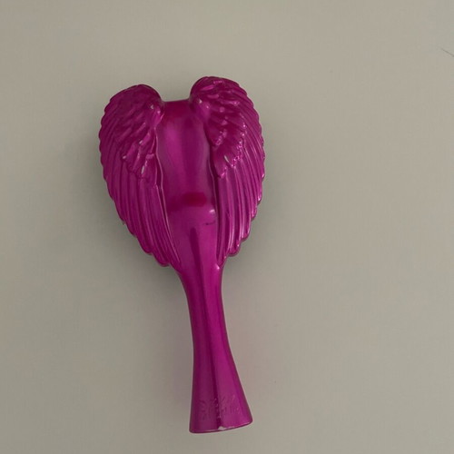 Small comb used, fuchsia color
