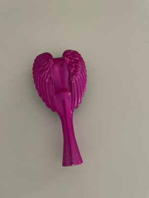 Small comb used, fuchsia color