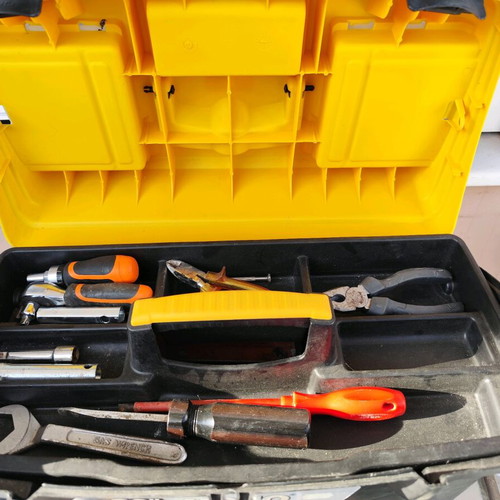Mano 20" toolbox used with organizer and internal tray