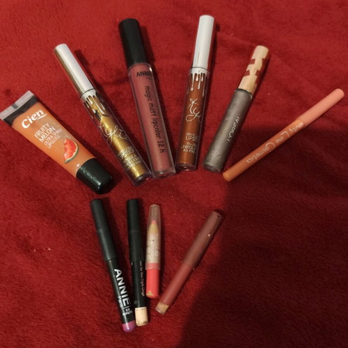 Makeup set used, 10 pieces