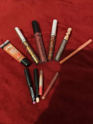 Makeup set used, 10 pieces
