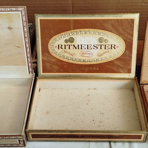 Cigar boxes used, collection of 10 wooden with illustrations