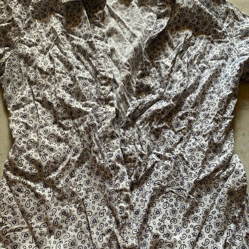 Shirt like new, size S, white and blue