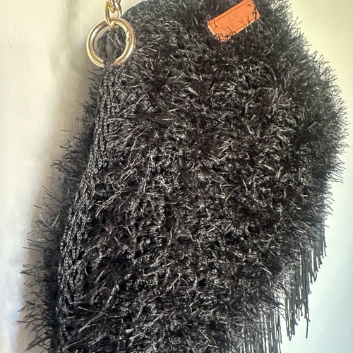 Handmade knitted shoulder bag with gold chain and fringes