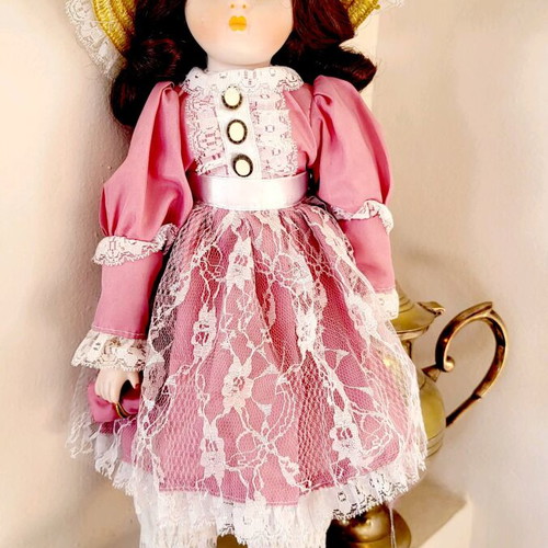 Suzette porcelain doll The Heritage Mint Collection like new, 40cm