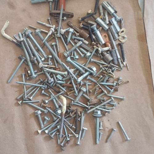 Screws and dowels like new, various fastening elements