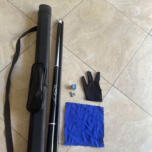Billiard cue and case, new