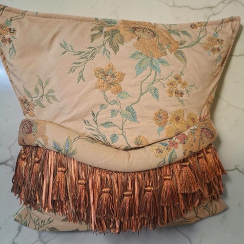 Emily’s Classics pillow 46x43cm like new
