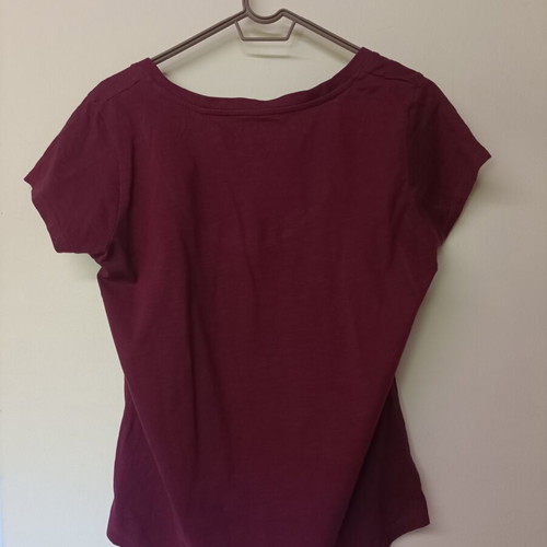 Admiral t-shirt used, size large, 100% cotton, burgundy with white flower