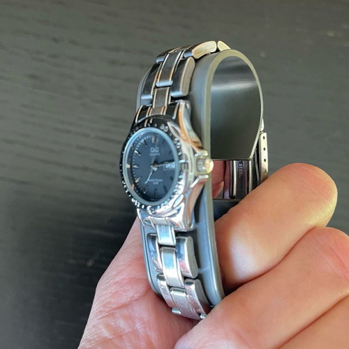 Q&Q Women's Watch with Silver Metal Bracelet like new