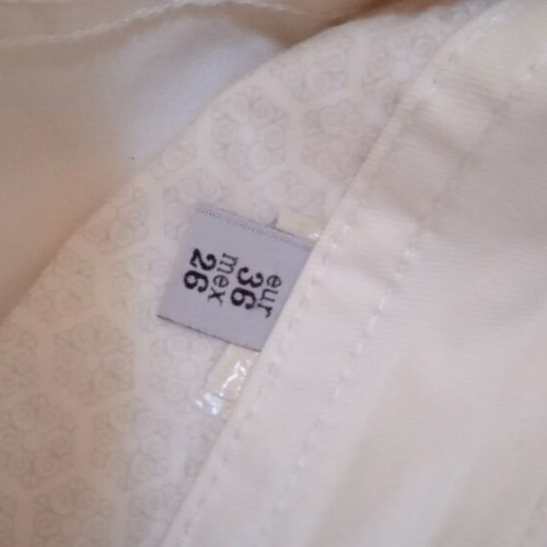Denim Dreams white pants like new, elastic fabric with embroidery