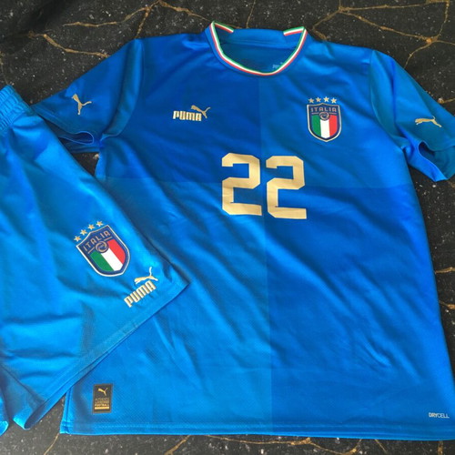 Italy 22 Zaniolo football jersey and shorts, size L
