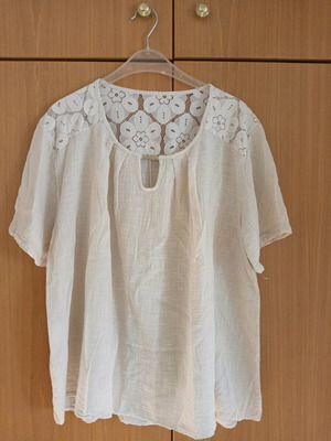 Cotton blouse like new, one size, beige with lace