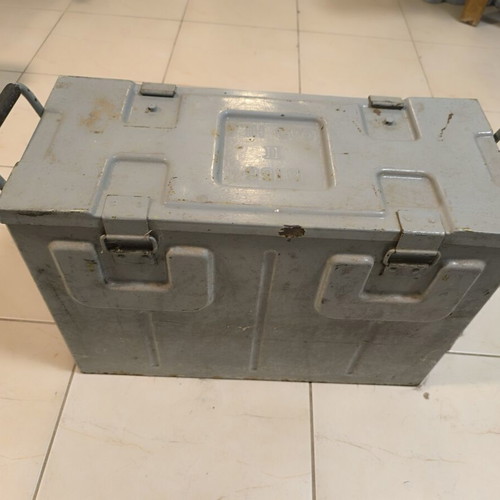 Military Metal Box vintage 1940 used, collectible militaria