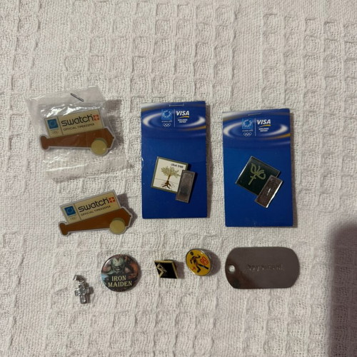 Collectible pins like new