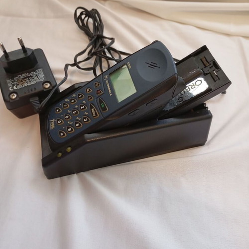 Motorola Flare GSM vintage mobile phone with charging base used
