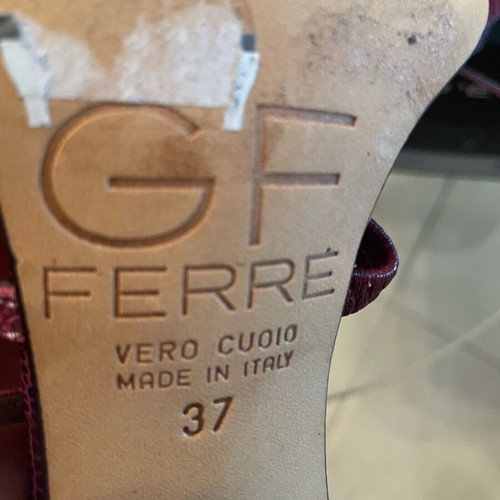 GF FERRE sandals like new, size 37, purple
