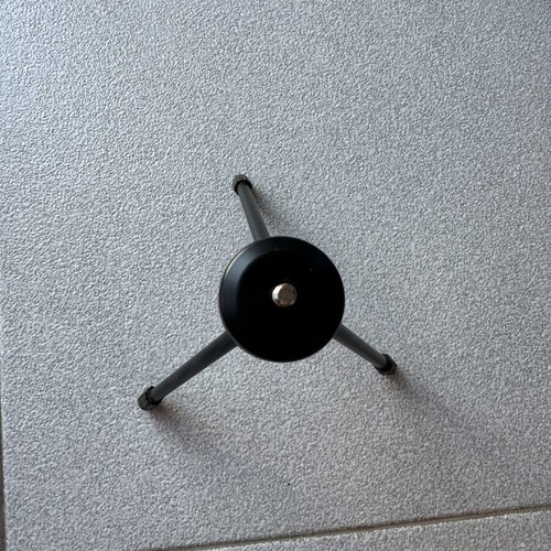 Mini tabletop tripod like new with metal legs
