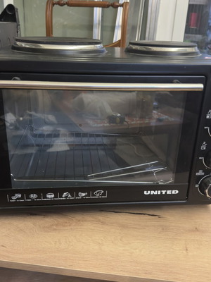 United Oven in Very Good Condition