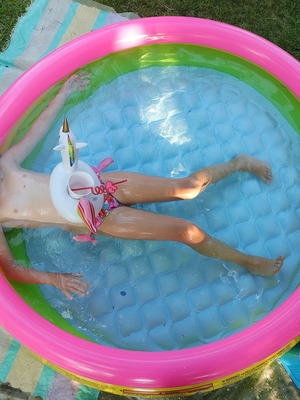 Intex colorful children's pool like new 147x33cm
