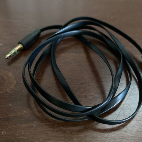 3.5mm Jack Male to 3.5mm Jack Male Cable 1m like new, flat wire