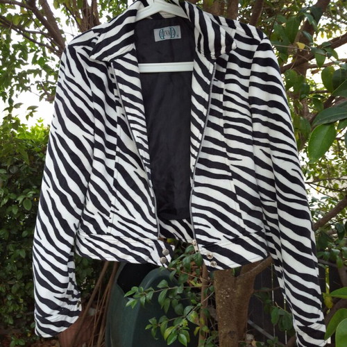 Zebre jacket like new with zipper and buttons, size S