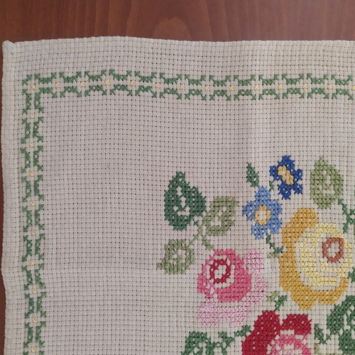 Handmade embroidered table runner 80x37 cm