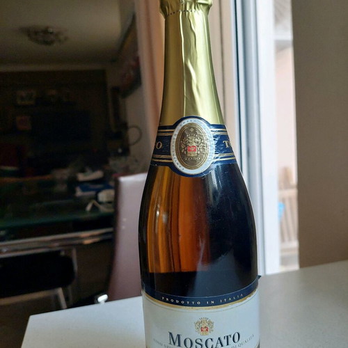 Sparkling wines new, sealed, pack of 20