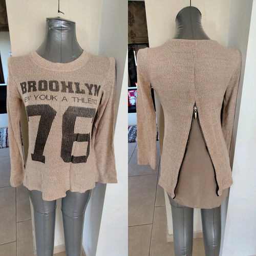 Knitted sweater beige with zipper, one size, like new