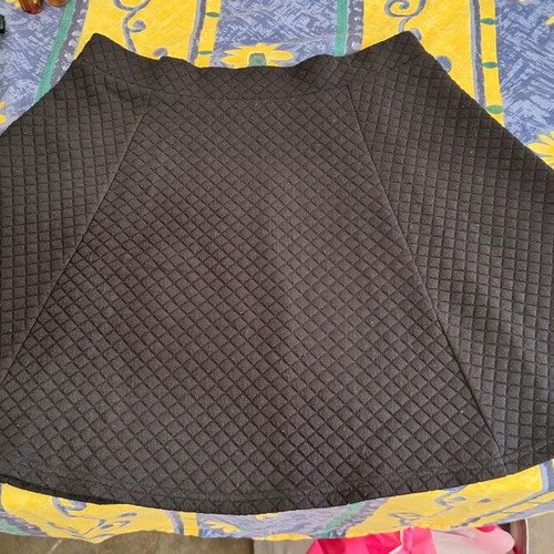 Divided by H&M black quilted skirt used size M