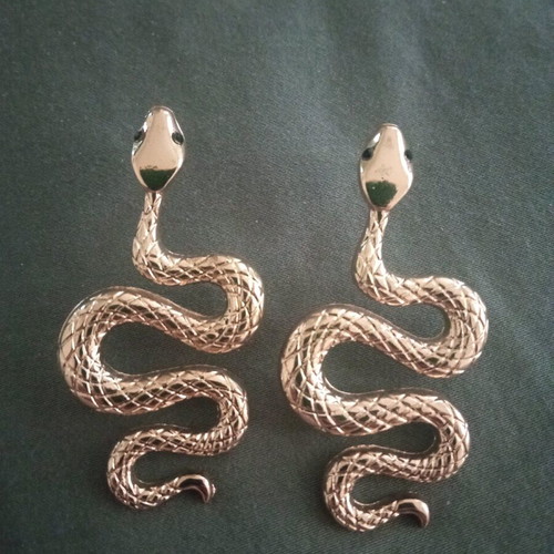 Faux metal snake-shaped earrings gold new