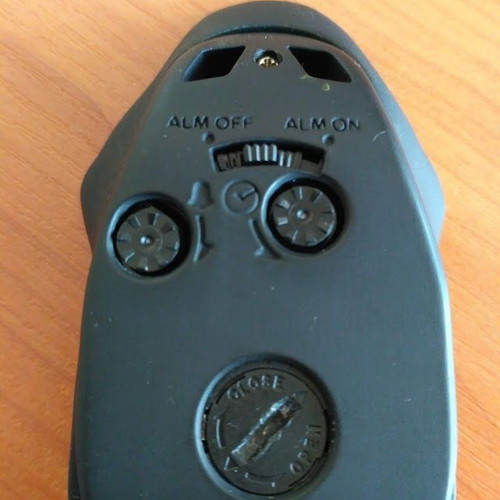 Triton metal tabletop clock alarm like new