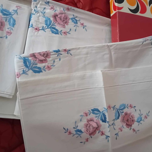 Bed sheets and pillowcases set 100% cotton double size new with machine embroidery