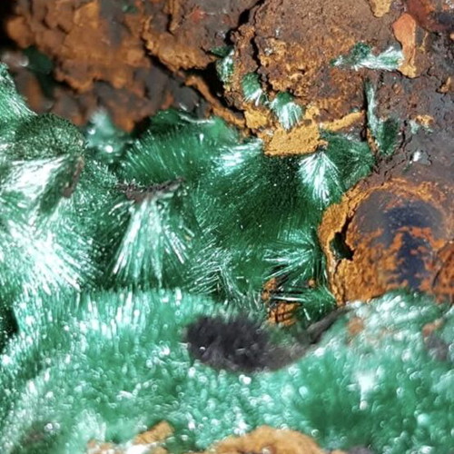 Brochantite like new, fibrous 11×7×6.5 cm