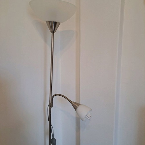 Floor lamp used with 2 adjustable lights