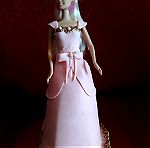 Κούκλα πριγκίπισσα ντυμένη από ζαχαρόπαστα .