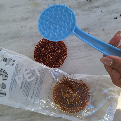 Metal Scrubber with Handle like new for Pots and Dishes