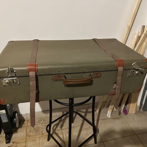 Vintage suitcase used with embossed inscription, 45x70 cm