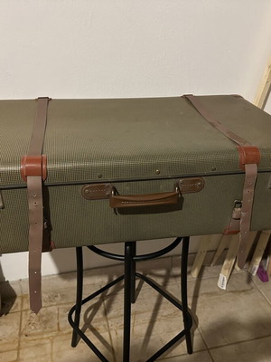 Vintage suitcase used with embossed inscription, 45x70 cm