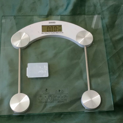Weighing scale like new with temperature measurement