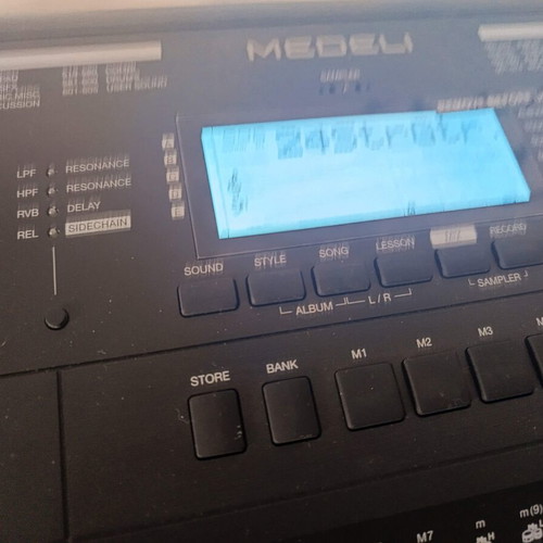 Medeli MK-401 keyboard with 61 dynamic keys