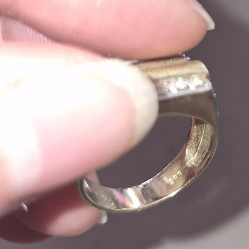 Vintage gold ring with matte gold and 14-carat zircons, nearly 5 grams