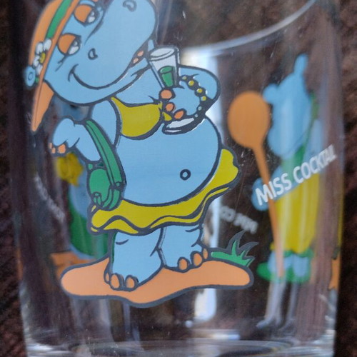 Noutela collectible glass like new